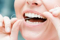 لیس بالفرشاة وحدها أهمیة خیط الاسنان